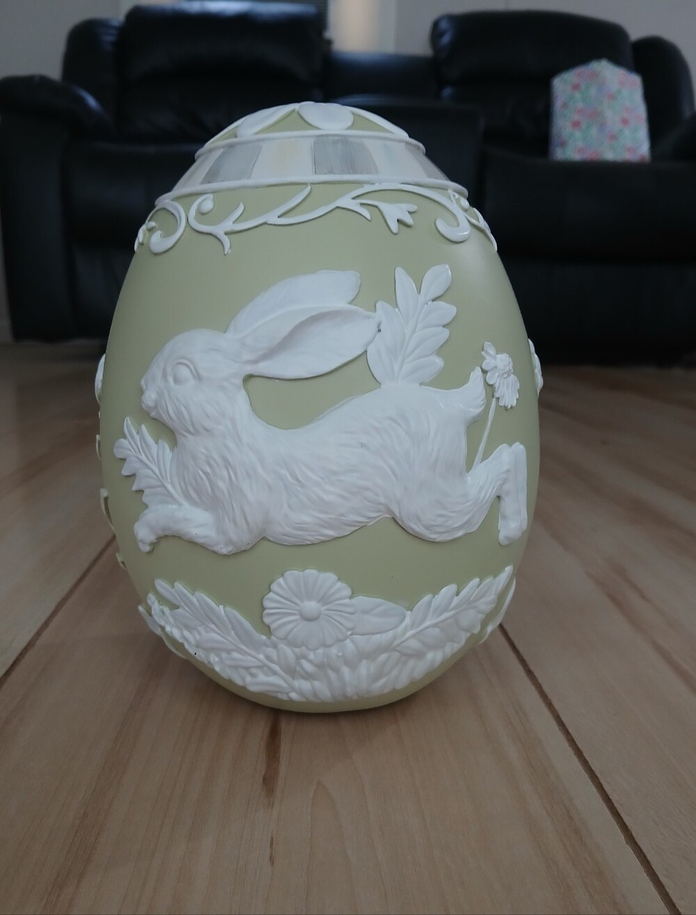 MacKenzie-Childs Resin Sage Green Cameo Egg Brand New